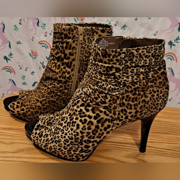 Y2K City Streets Leopard Cheetah Peep Toe Bootie Boot Heel Pump Shoe SZ 9M - Picture 1 of 7